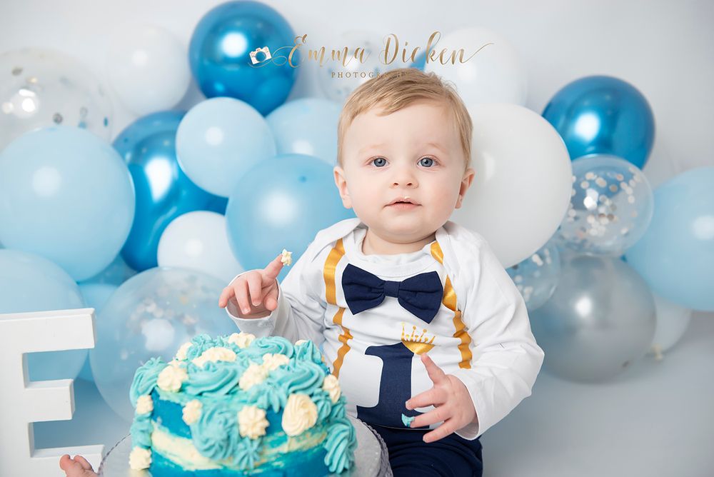 Baby cake smash at Emma Dicken Photography