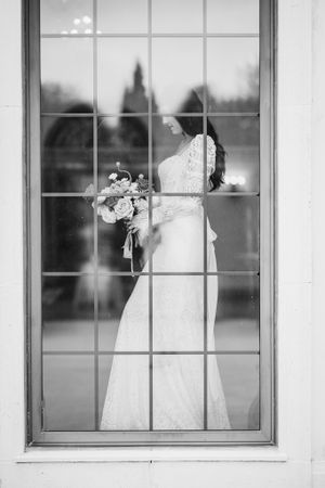 Chateau Des Fleurs Eagle Idaho Wedding Venue, bride editorial photos and posing ideas. Boise Photographer.