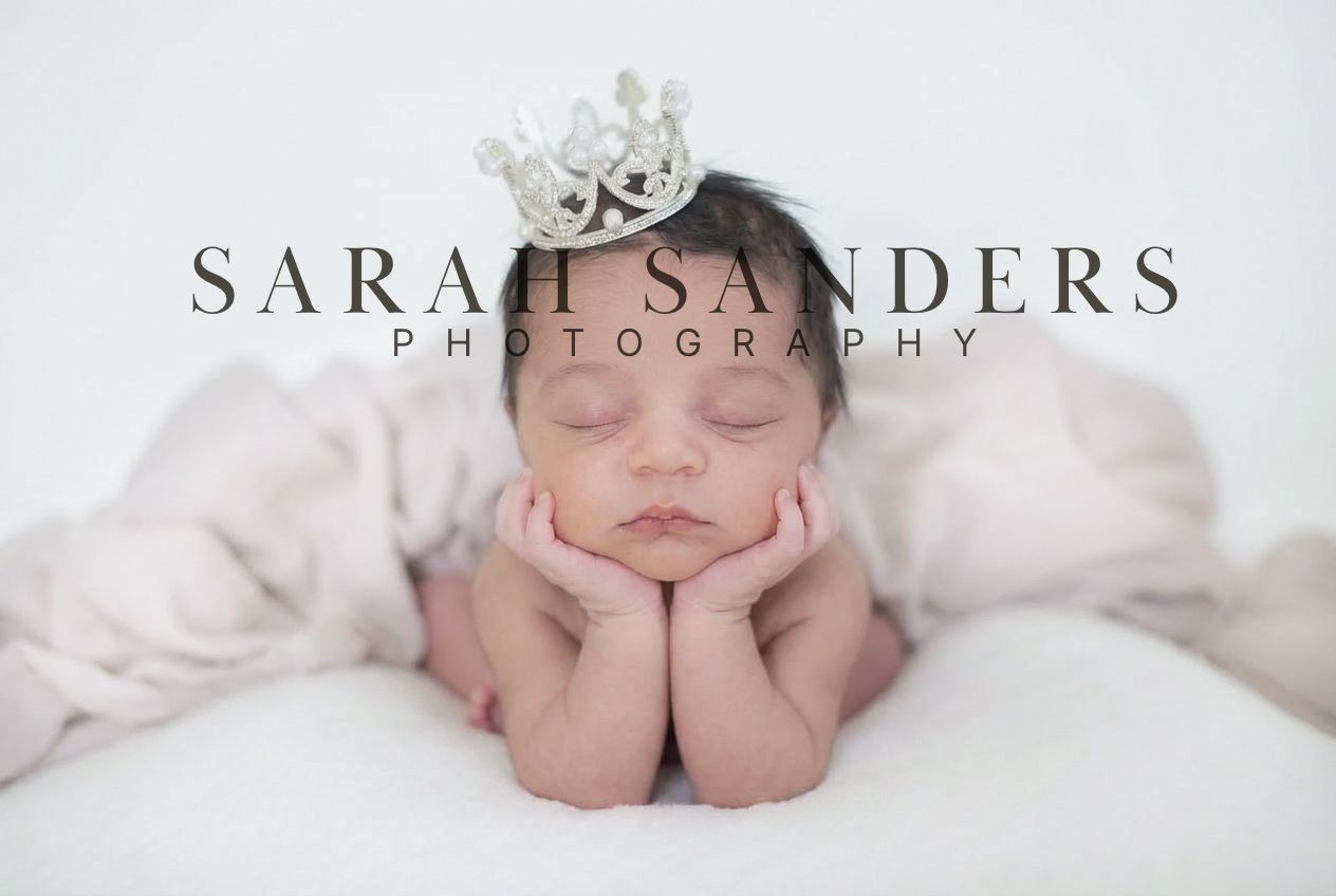 Newborn Baby in froggy pose