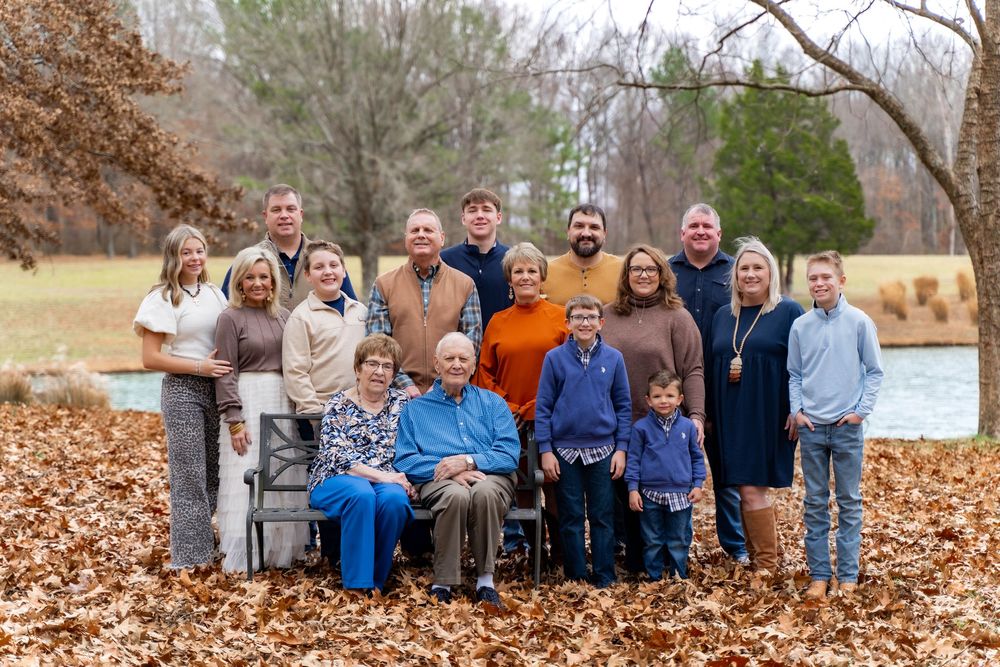 Extended family session, beautiful outdoor setting ,Martin TN