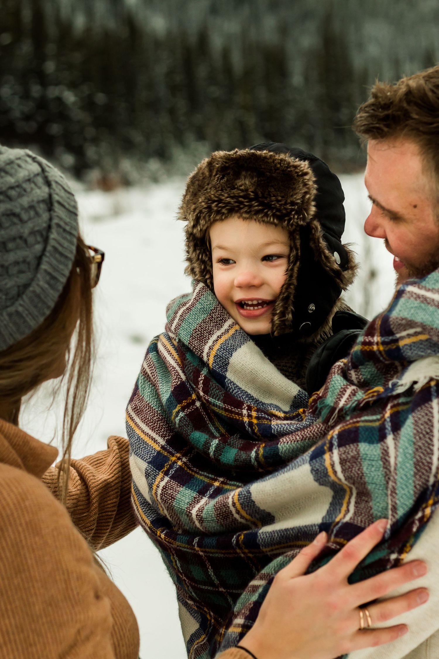 Cuddly moment during winter family photos in Bragg Creek with Calgary's Love & Sunshine Photography