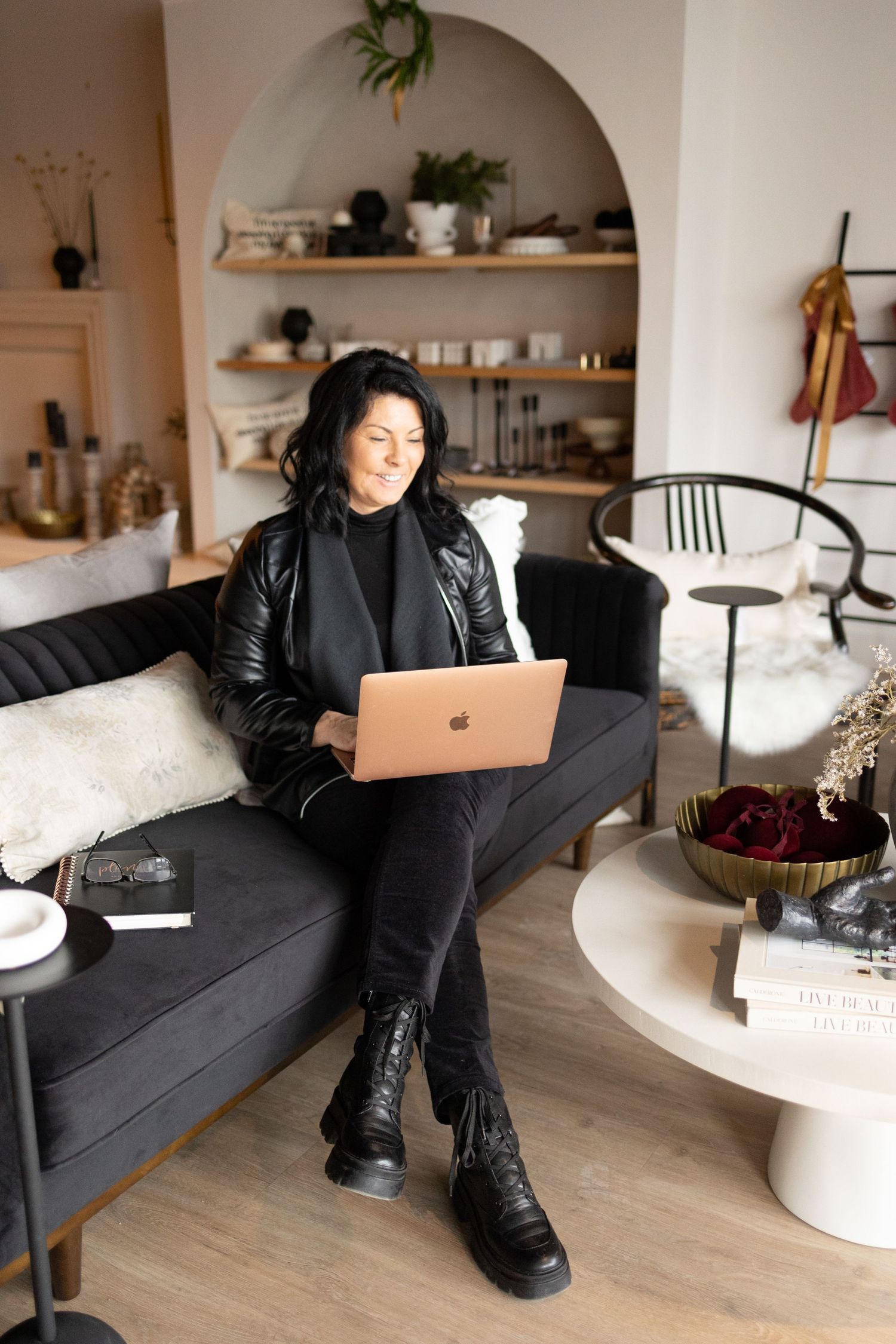 willow and lace home branding photography session with captured by Thea photography