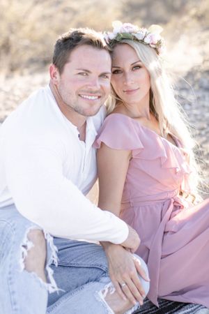 Couples photographer in Knoxville. Couples photo shoot. Anniversary photo shoot. Outdoor couples photographer.