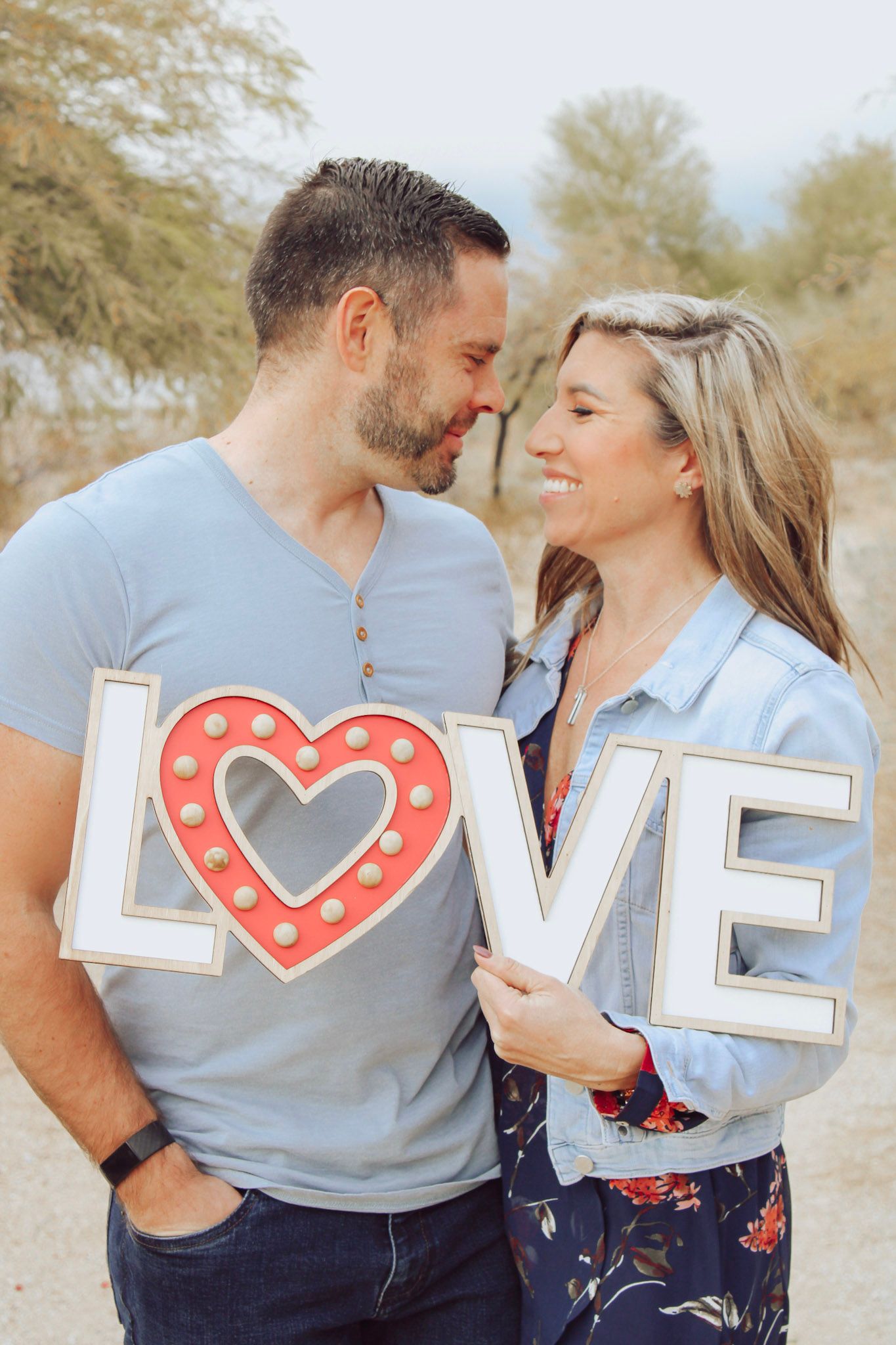 Couples photographer in Knoxville. Light and airy family photos. Outdoor family photos. Family portraits.  Anniversary.