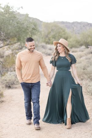 Couples photographer in Knoxville. Light and airy family photos. Outdoor family photos. Long and flowy dress.