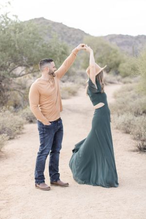 Couples photographer in Knoxville. Light and airy family photos. Outdoor family photos. Long and flowy dress.