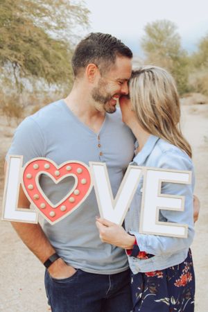 Couples photographer in Knoxville. Couples photo shoot. Anniversary photo shoot. Outdoor couples photographer.