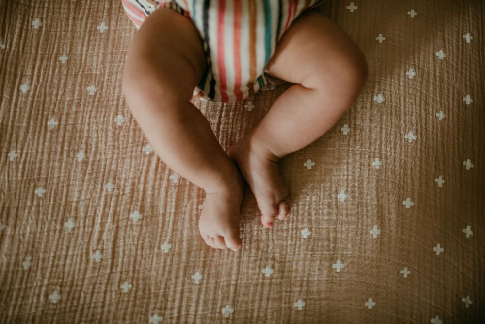 detail shot of baby's legs in home newborn session portland oregon baby photographer