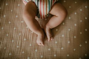 detail shot of baby's legs in home newborn session portland oregon baby photographer