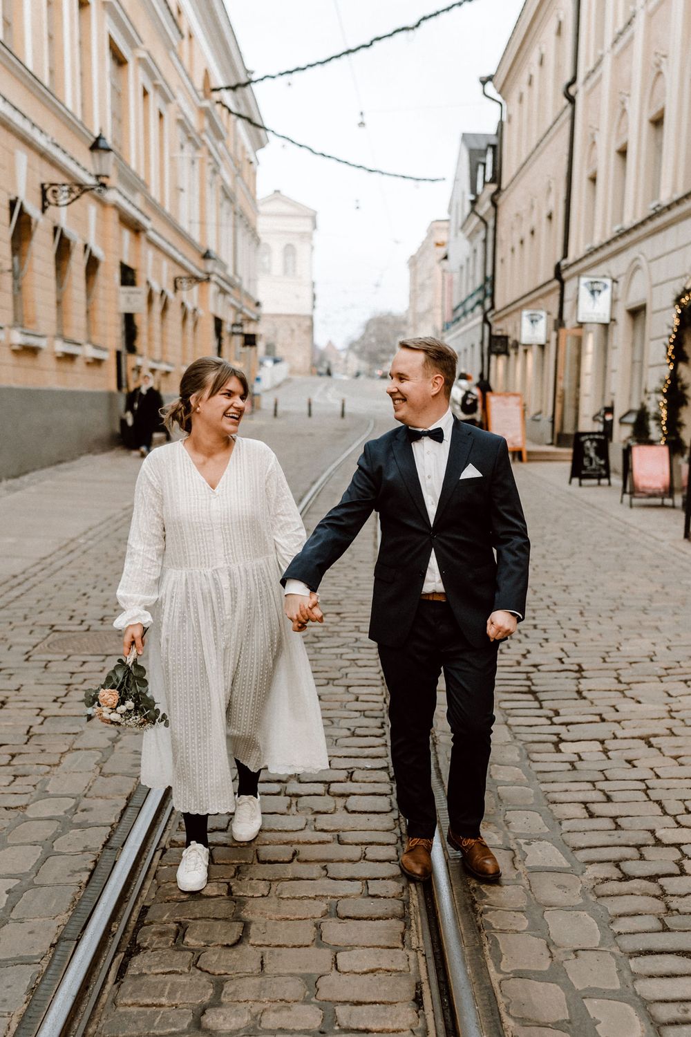 pariskuntakuvaus, parikuvaus, kihlakuvaus, kihlajaiset, hääkuvaaja, hääkuvaus, Helsinki, Kanavaranta, Tuomiokirkko