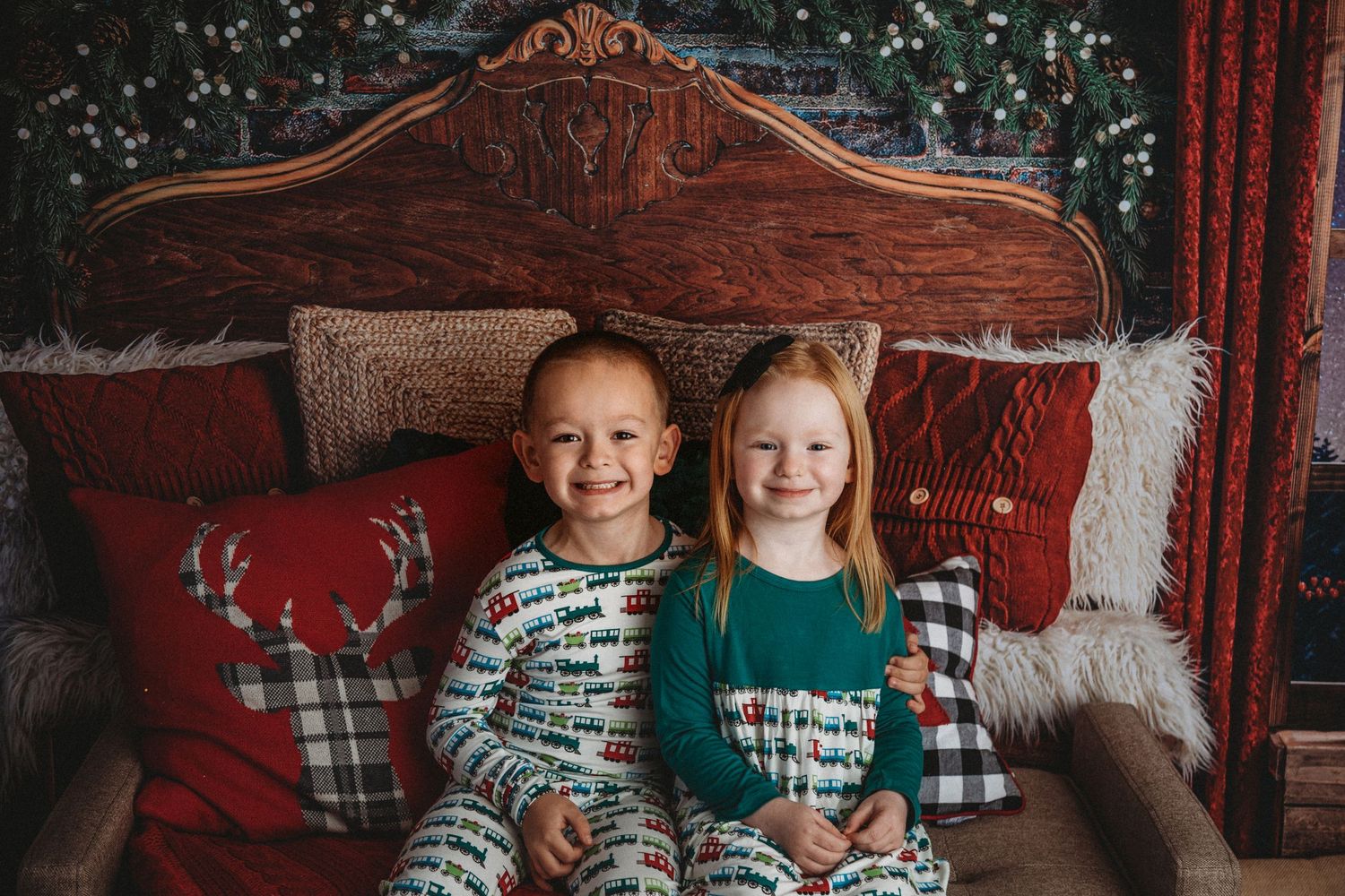 Christmas holiday winter mini sessions studio local buffalo ny wny east aurora booking 2023