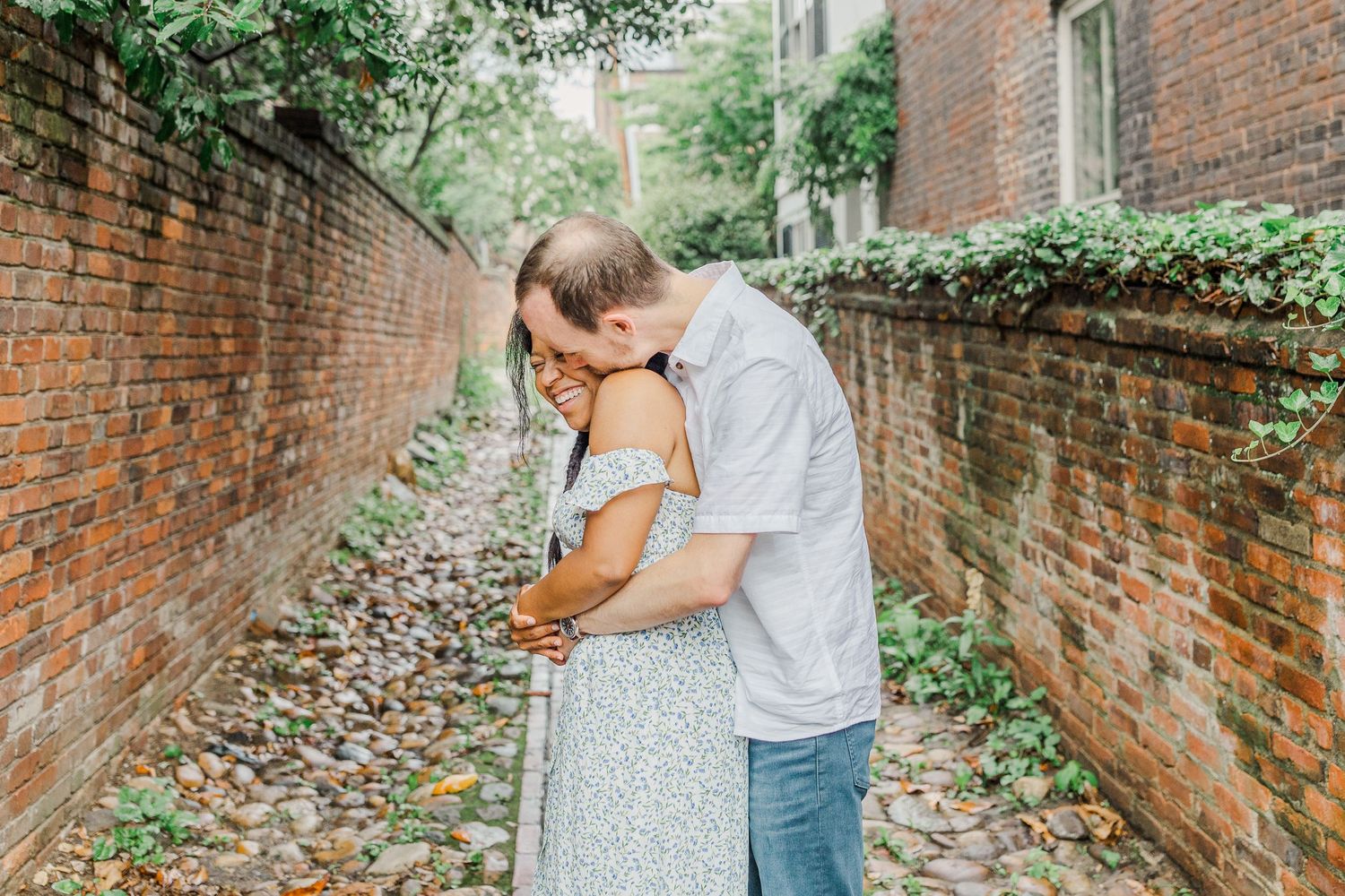 OLD TOWN ALEXANDRIA VIRGINIA ENGAGEMENT PICTURES BRICK AND COBBLESTONE ALLEYWAY
