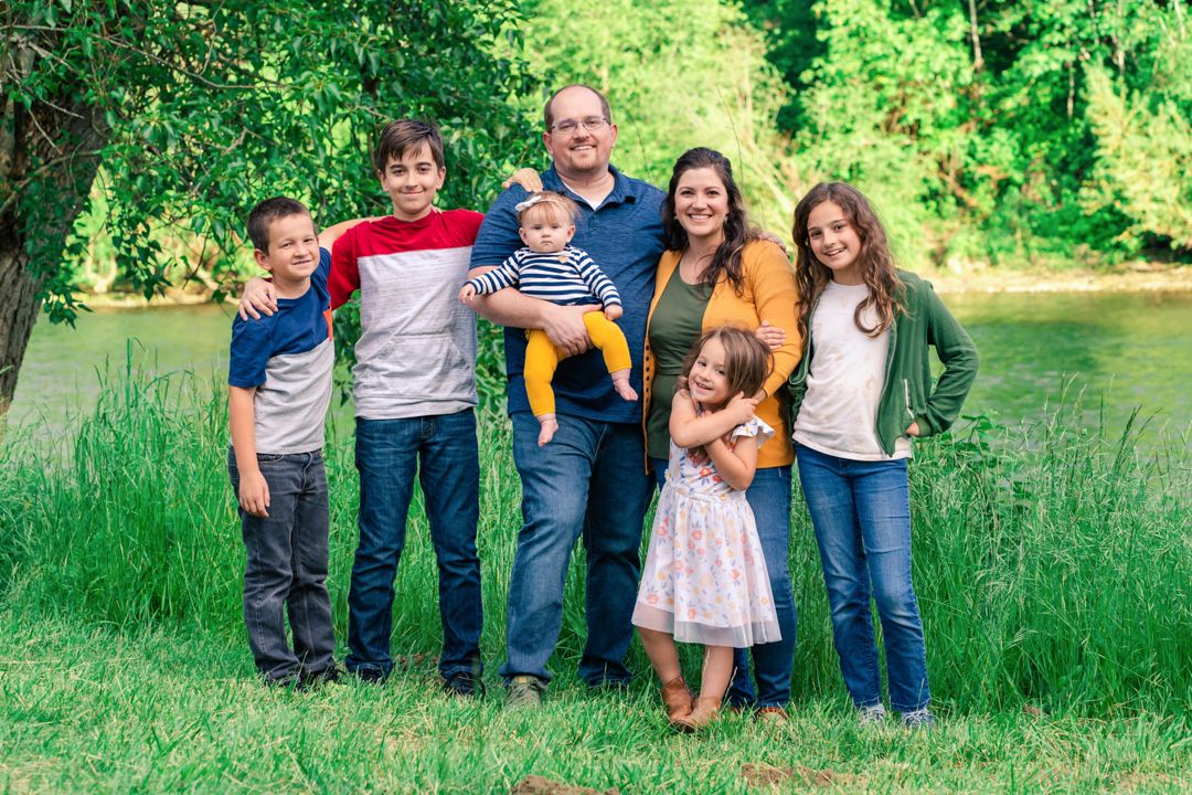 family of 7 embrace by the rogue river