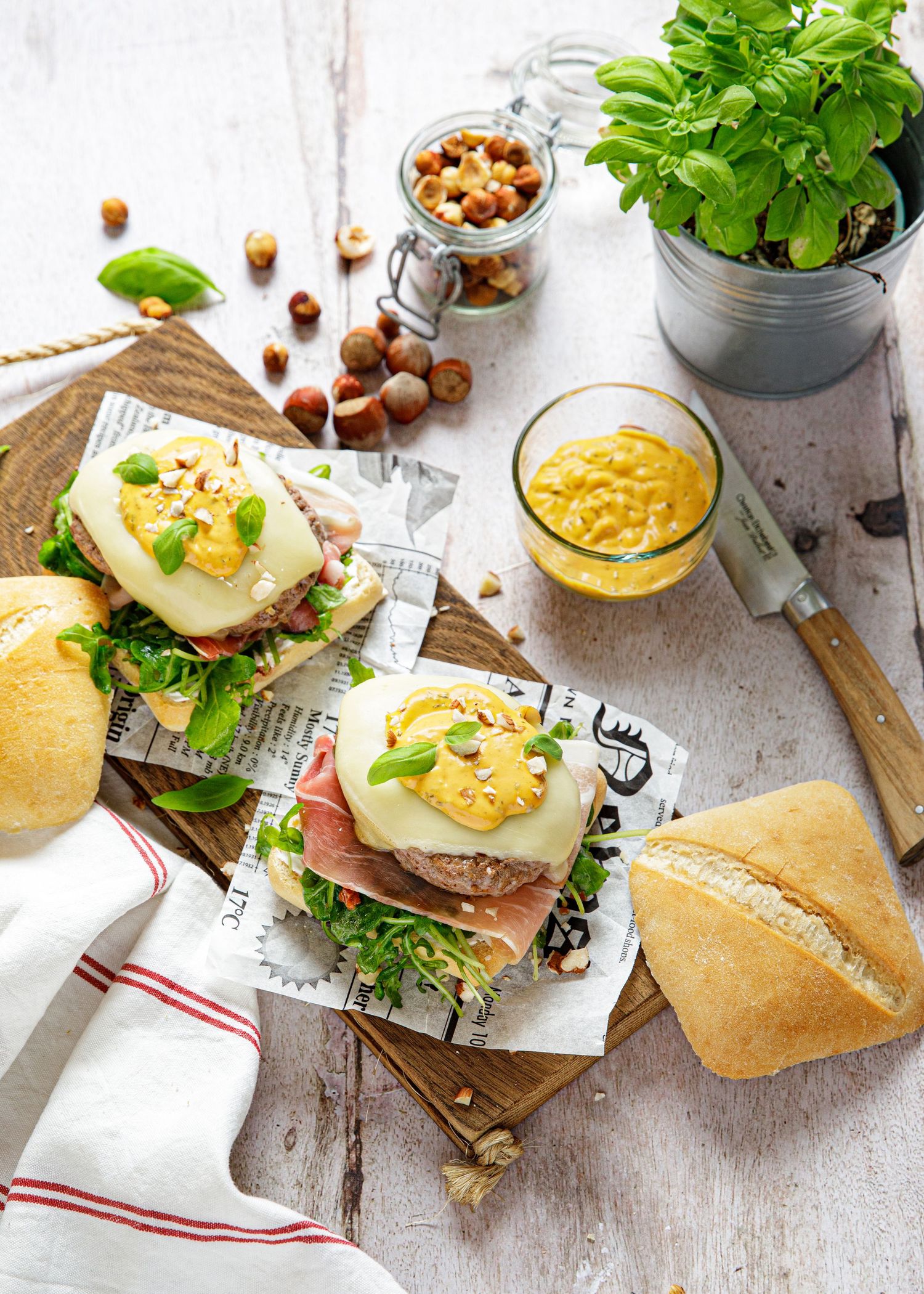 Recette et photo de burger, livret de recette Agromousquetaires Professionnels, Photo Le Studio by Panier de Saison