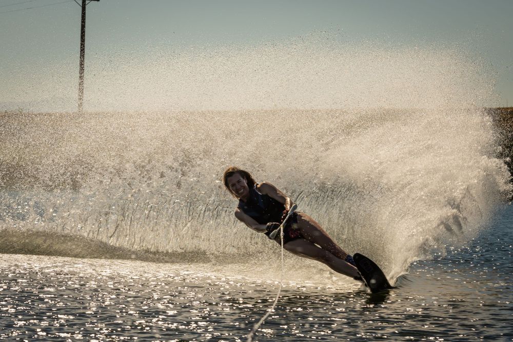 waterskiing, woman waterskiier