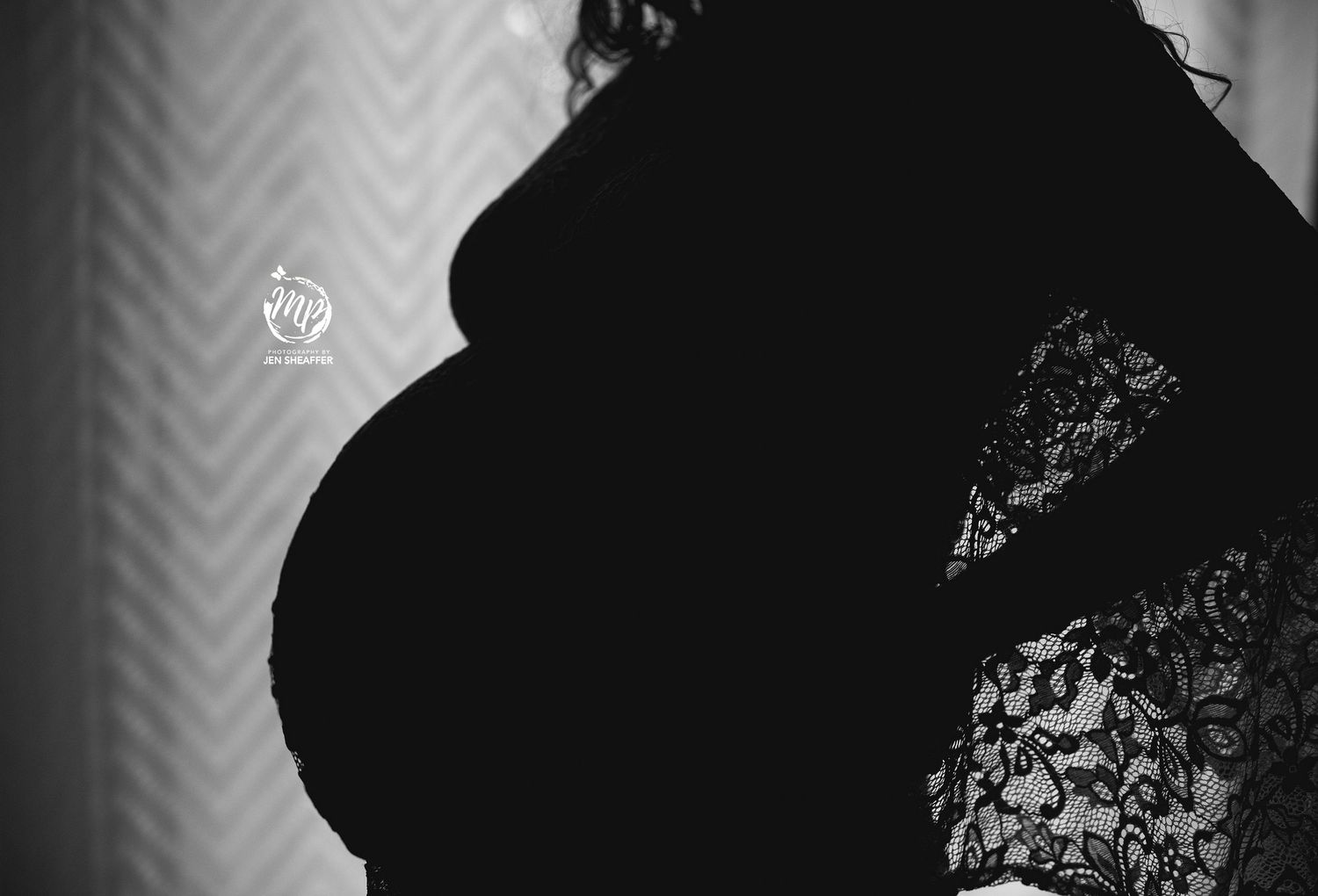 silhouette image of maternity belly