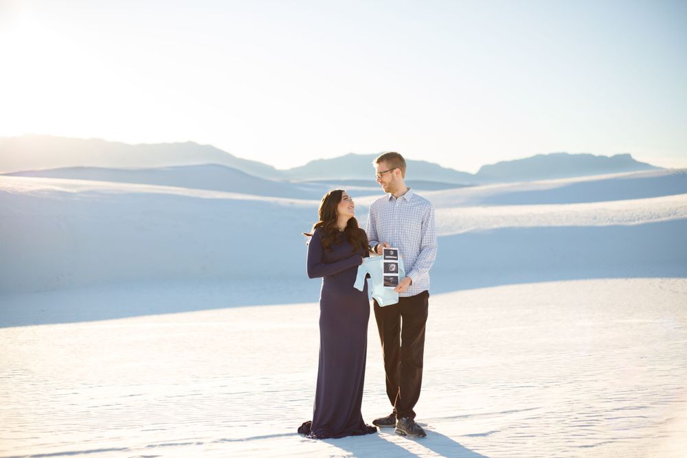 maternity photo of couple in White Sands, NM