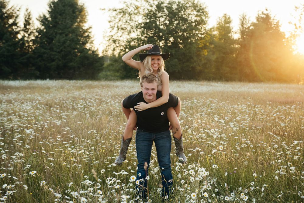 Charlotte Ann Photography - Couples Portrait Photography. Pacific Northwest Photographer. Forks, Washington Photographer.