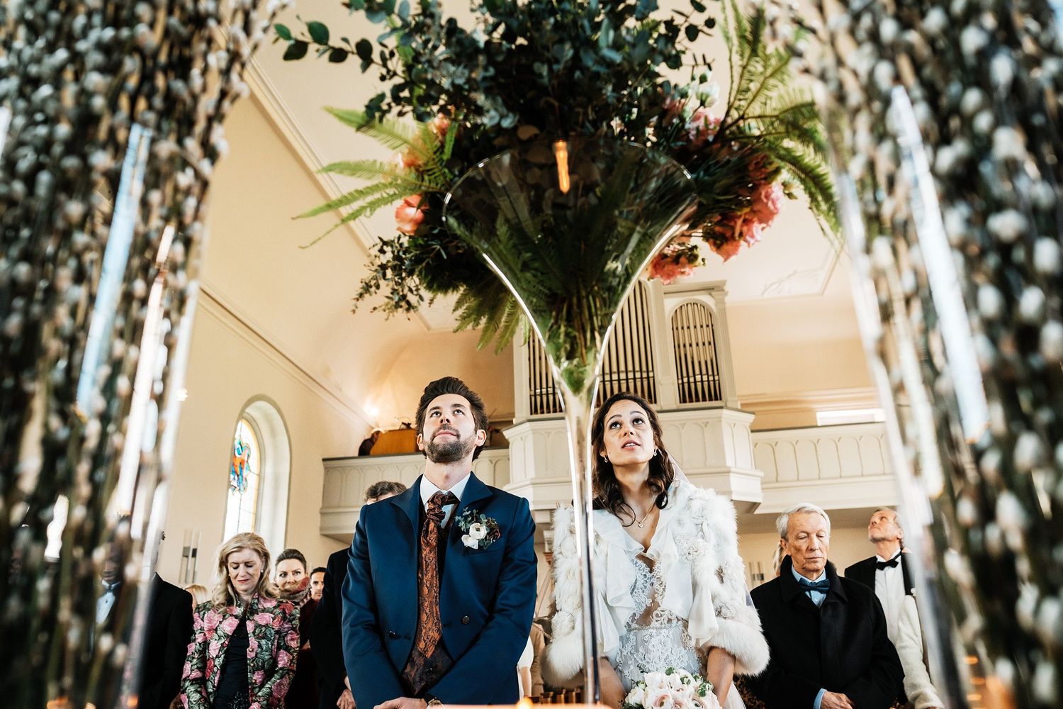TLOOK photographe de mariage de style documentaire, aux portes des iris cérémonie à l'église