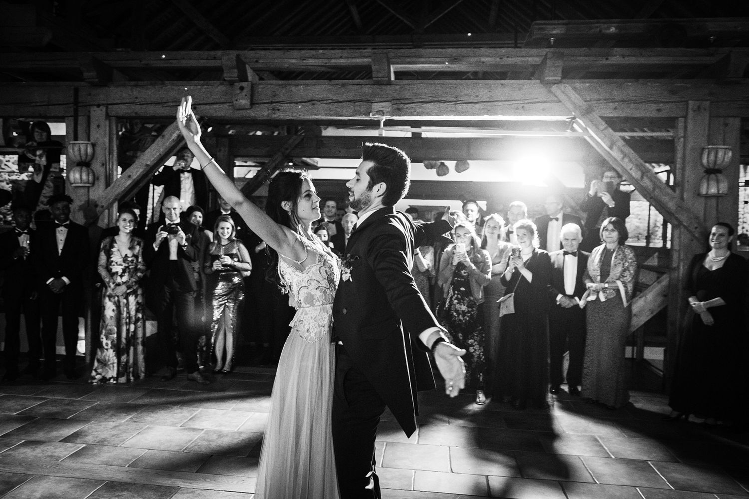 TLOOK photographe de mariage de style documentaire, aux portes des iris dance floor