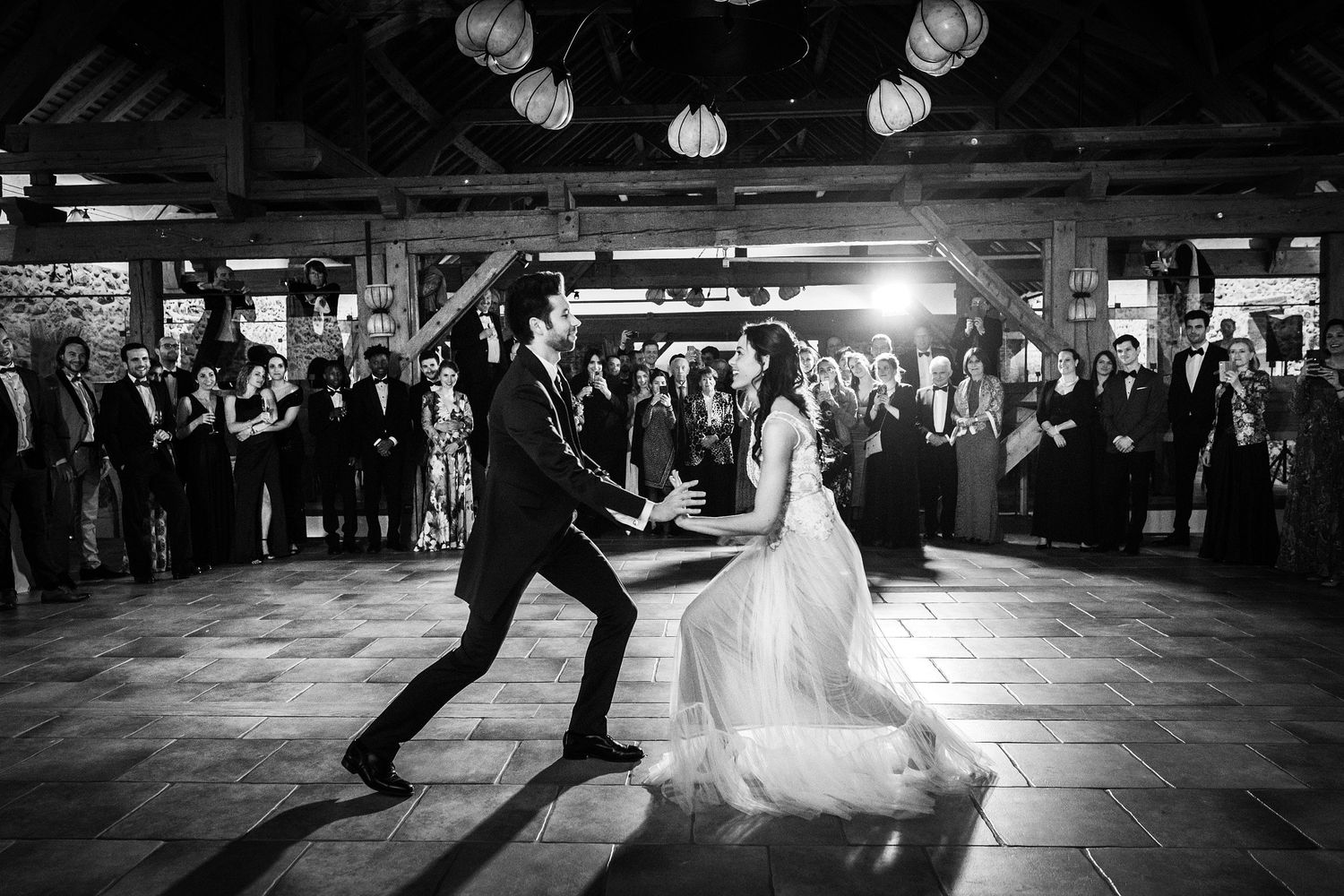 TLOOK photographe de mariage de style documentaire, aux portes des iris dance floor