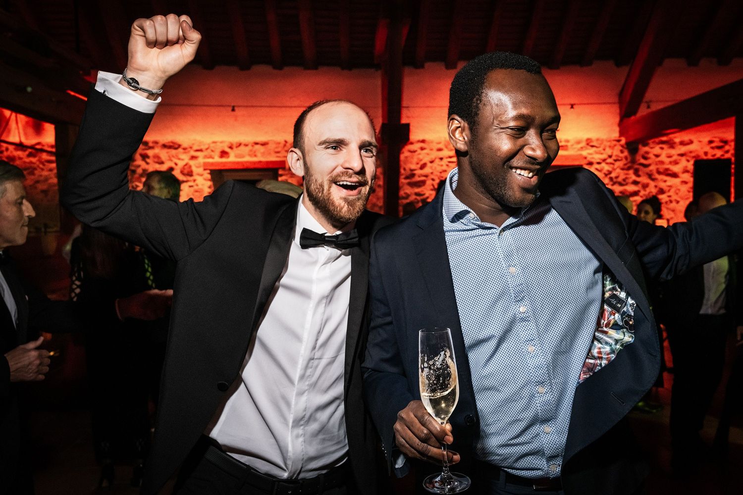 TLOOK photographe de mariage de style documentaire, aux portes des iris dance floor