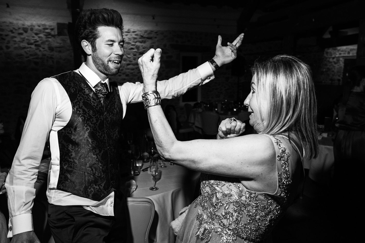 TLOOK photographe de mariage de style documentaire, aux portes des iris dance floor