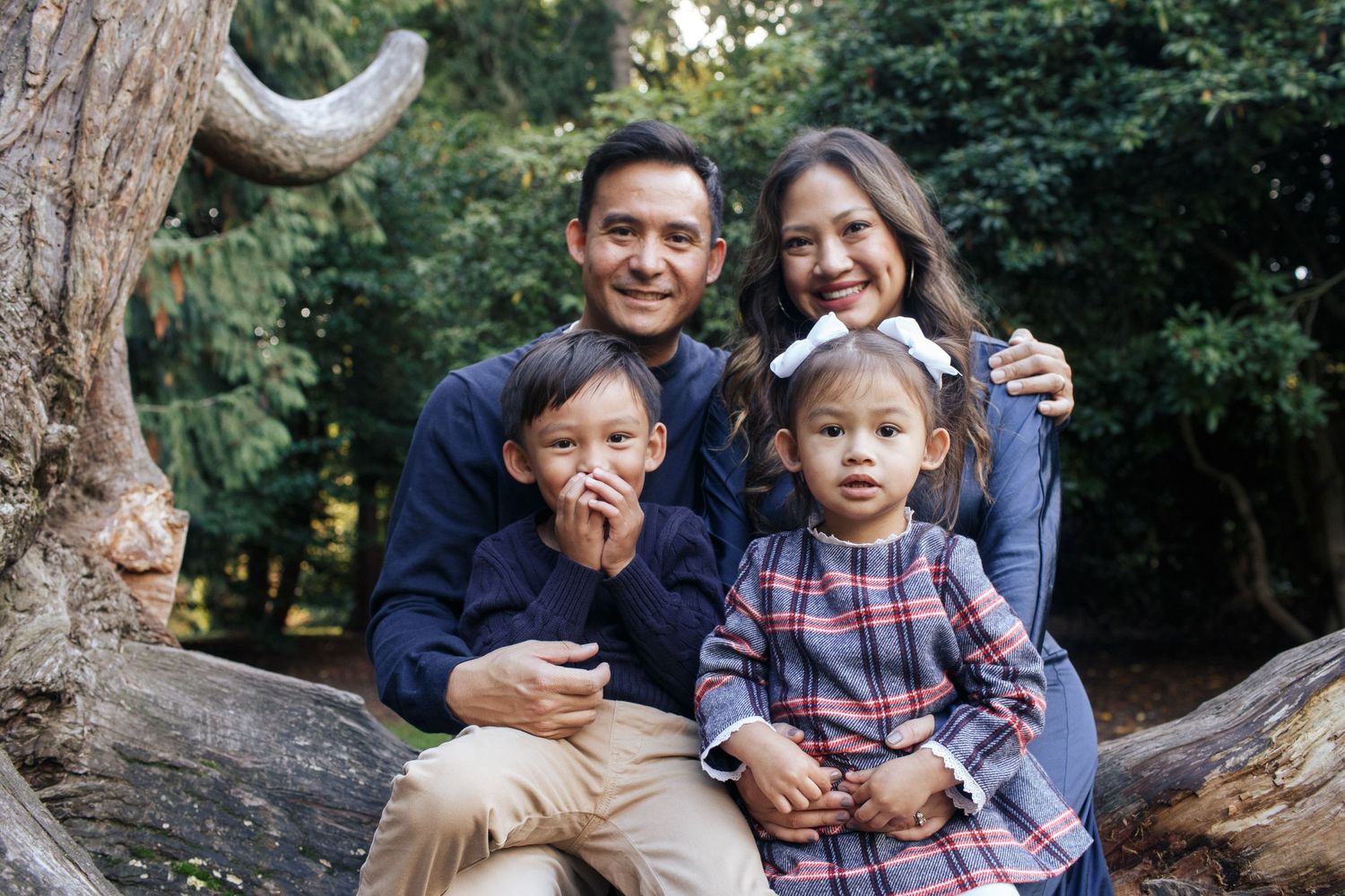 Seattle family photography: a family of 4 at their photo session in Volunteer park in Seattle