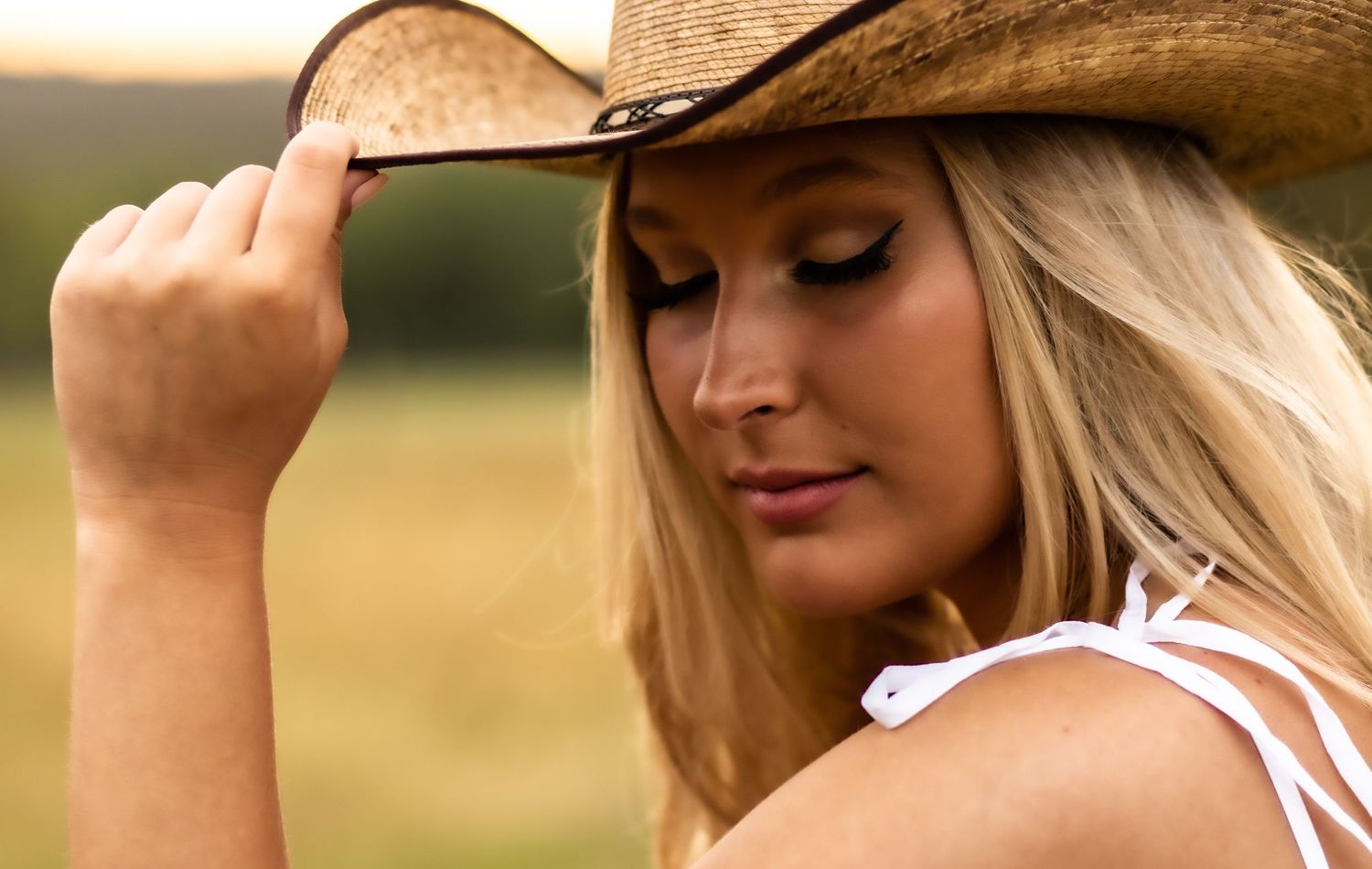 GILBERT HIGH SCHOOL SENIOR PORTRAITS AND MASON JAR PHOTOGRAPHY