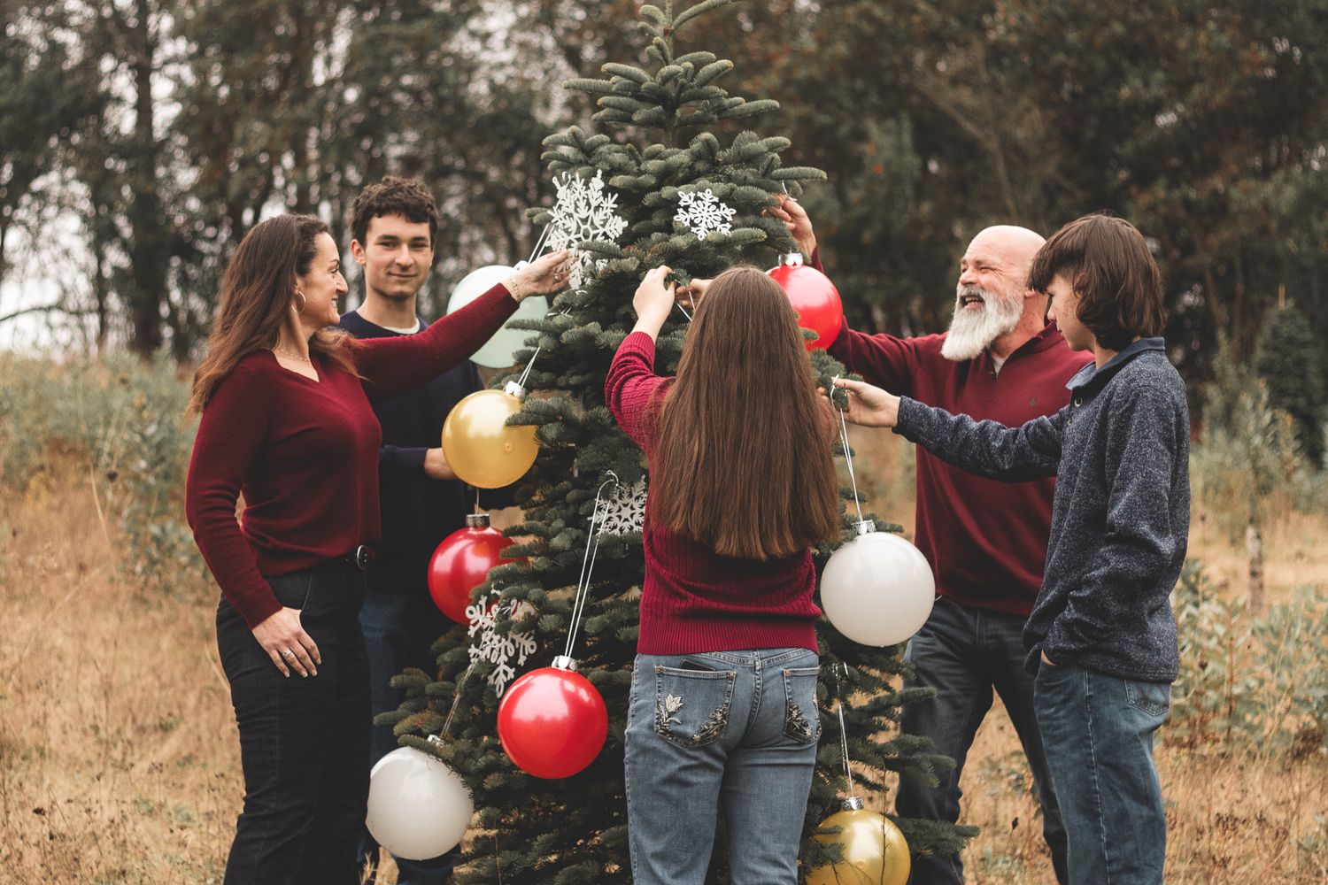 Sleighbells Christmas Tree Farm Family Photos- tcolephotography