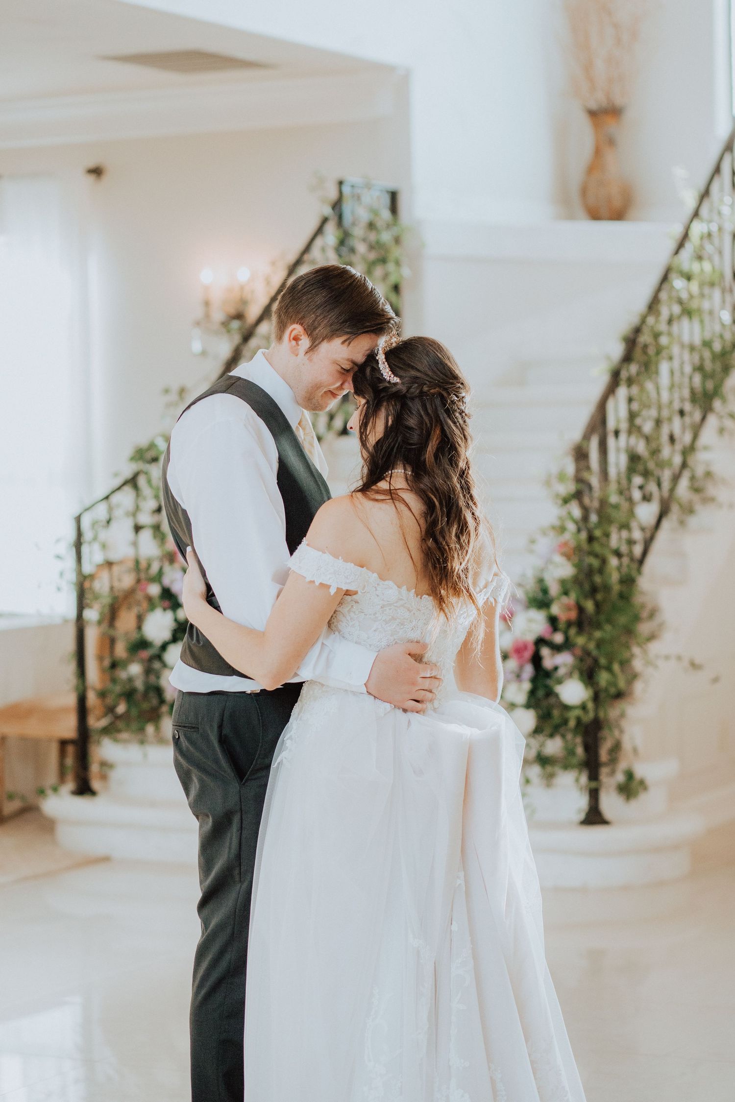Bride and groom share a first dance at Thistlewood Manor