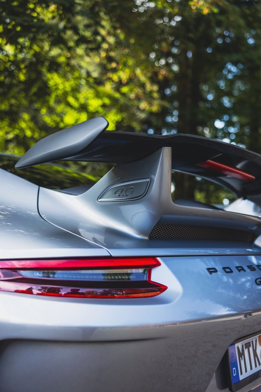 Close Up eines Heckspoilers des Porsche 991 GT3.