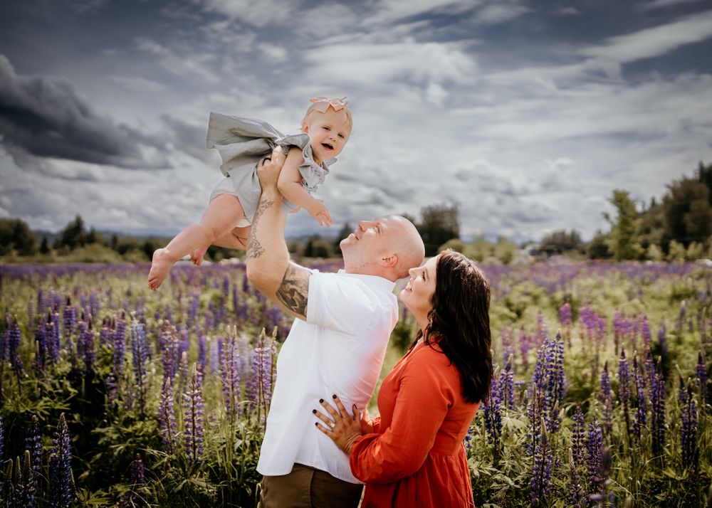 Washington Lupine field family portrait session by wander and wild photography