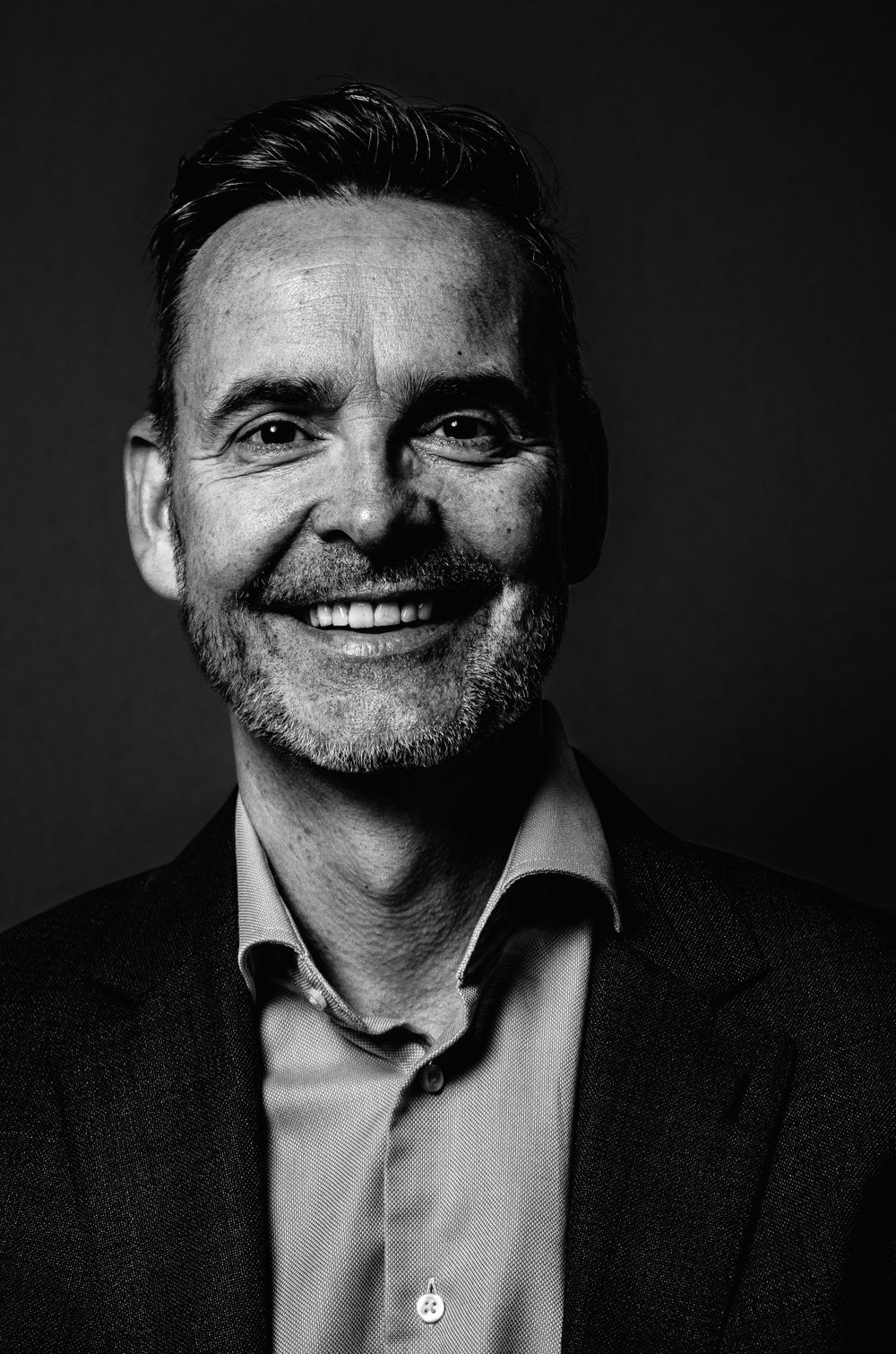 zakelijke portret fotograaf, LinkedIn, social media, fotostudio almere, portretfotografie, zelfportret, selfie, business