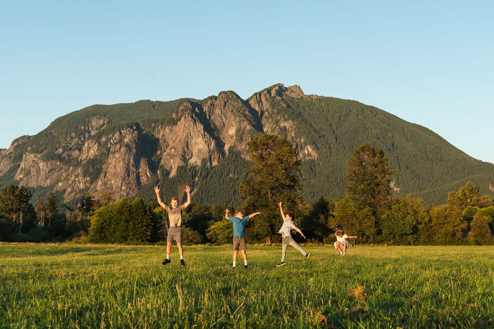 Meadowbrook Farm in North Bend Sunset Family Photos Ling Ling Zheng