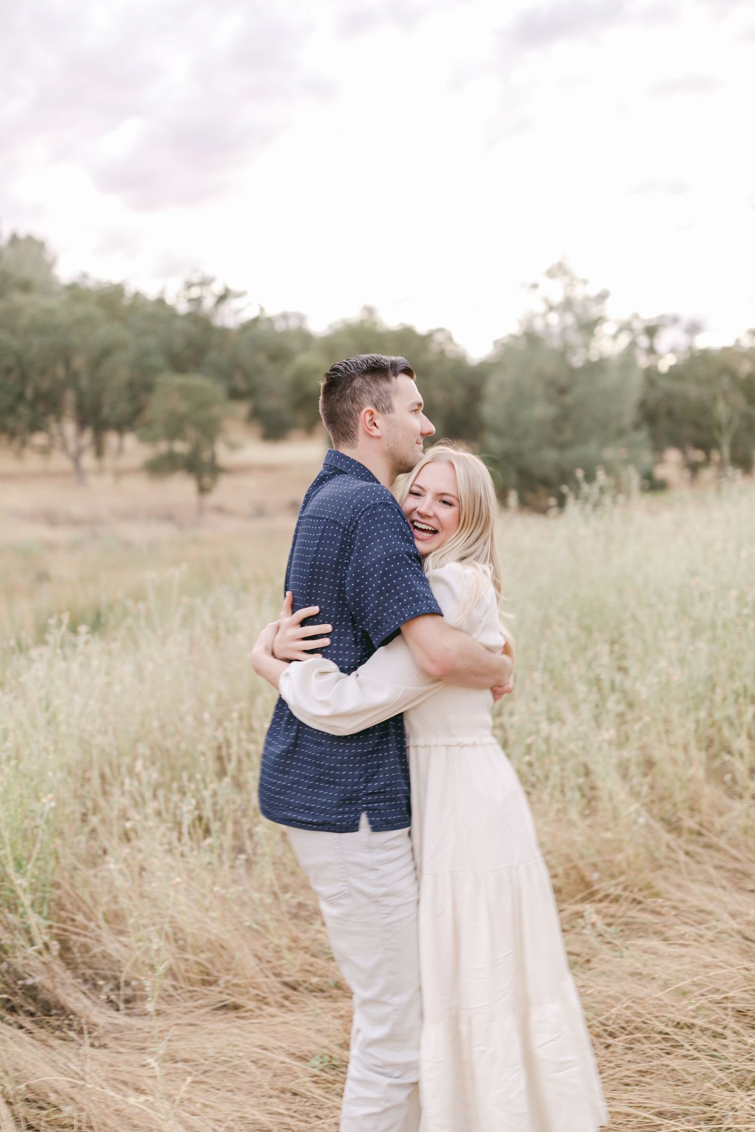 Give her a big long hug Captured by Chelsee Rawe Photography