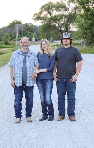 becky katzberg photography family photo in summer on gravel road in Iowa