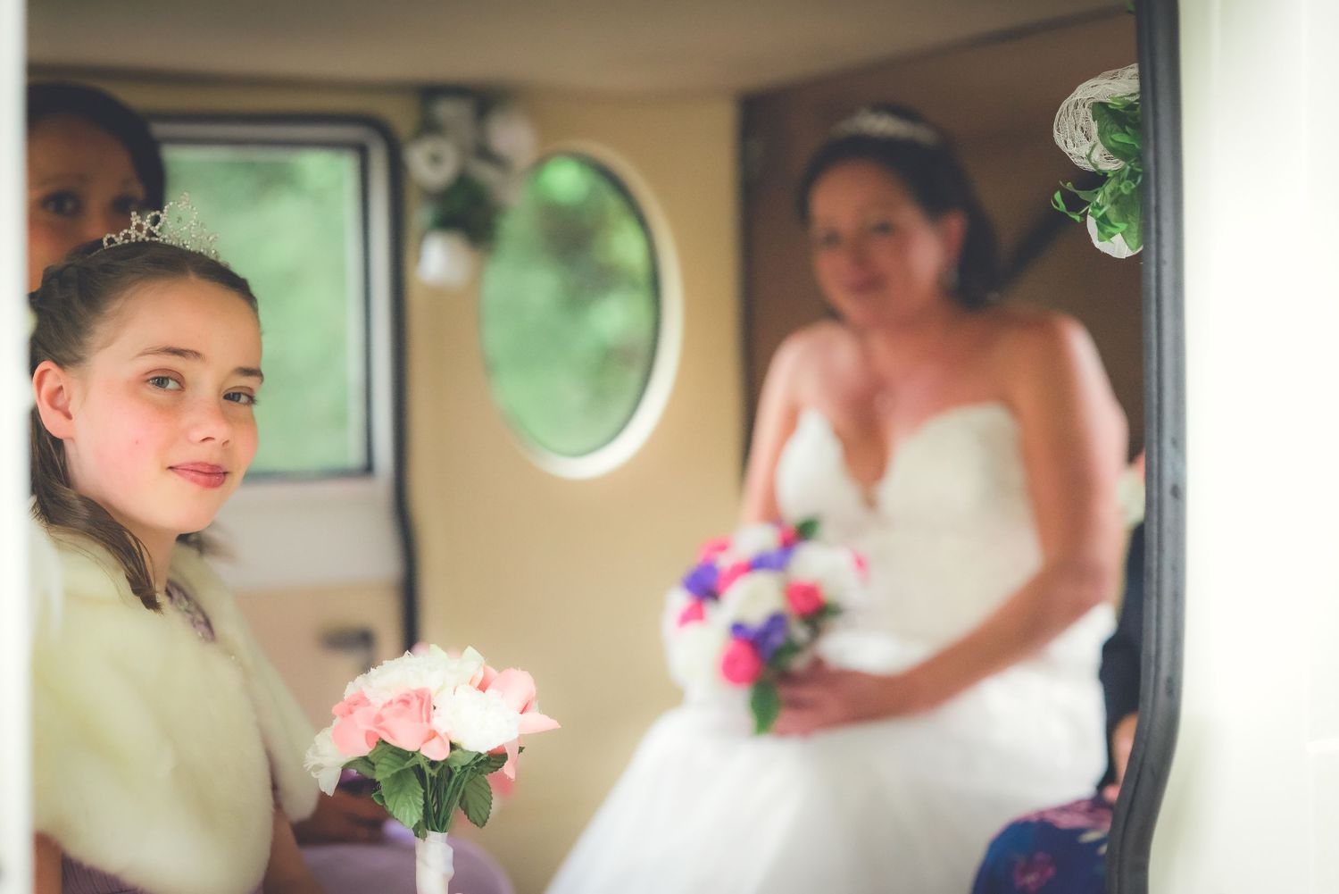 Bridle party in wedding car