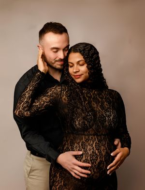 Pregnant mother posing for a fine art maternity session New Hampshire