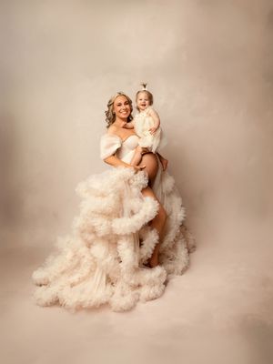 Pregnant mother posing for a fine art maternity session New Hampshire