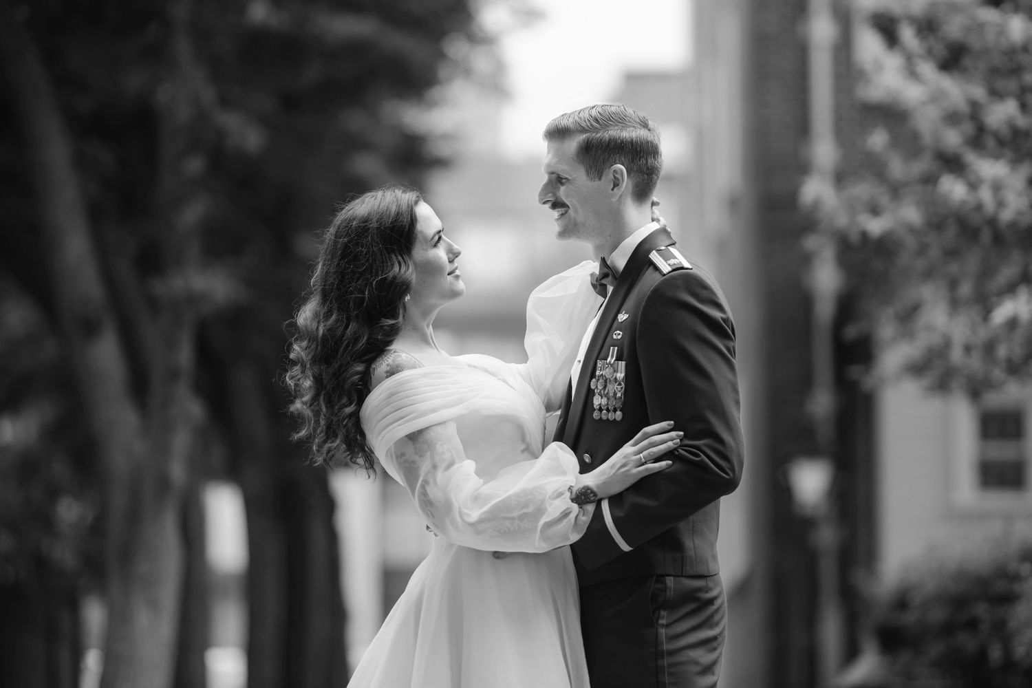 Bride and groom portrait at the Merchant's Exchange building