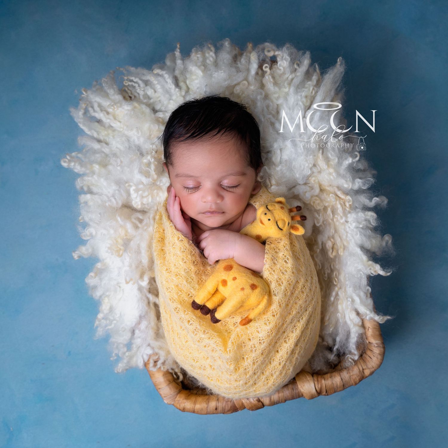Expert newborn, maternity, family & cake smash photography in Hayes, West London. Studio & home sessions with props, backdrops & accessories