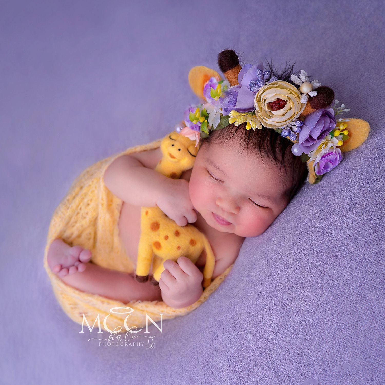Expert newborn, maternity, family & cake smash photography in Hayes, West London. Studio & home sessions with props, backdrops & accessories