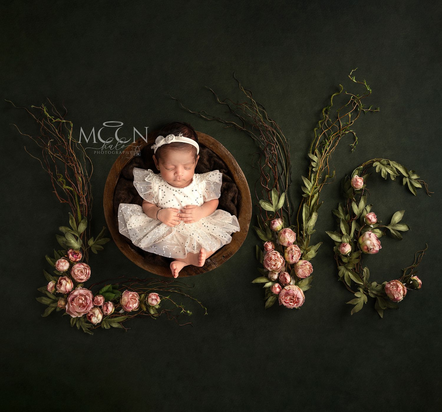 Expert newborn, maternity, family & cake smash photography in Hayes, West London. Studio & home sessions with props, backdrops & accessories