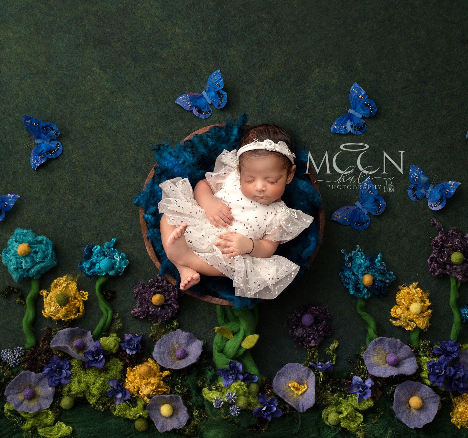 Expert newborn, maternity, family & cake smash photography in Hayes, West London. Studio & home sessions with props, backdrops & accessories