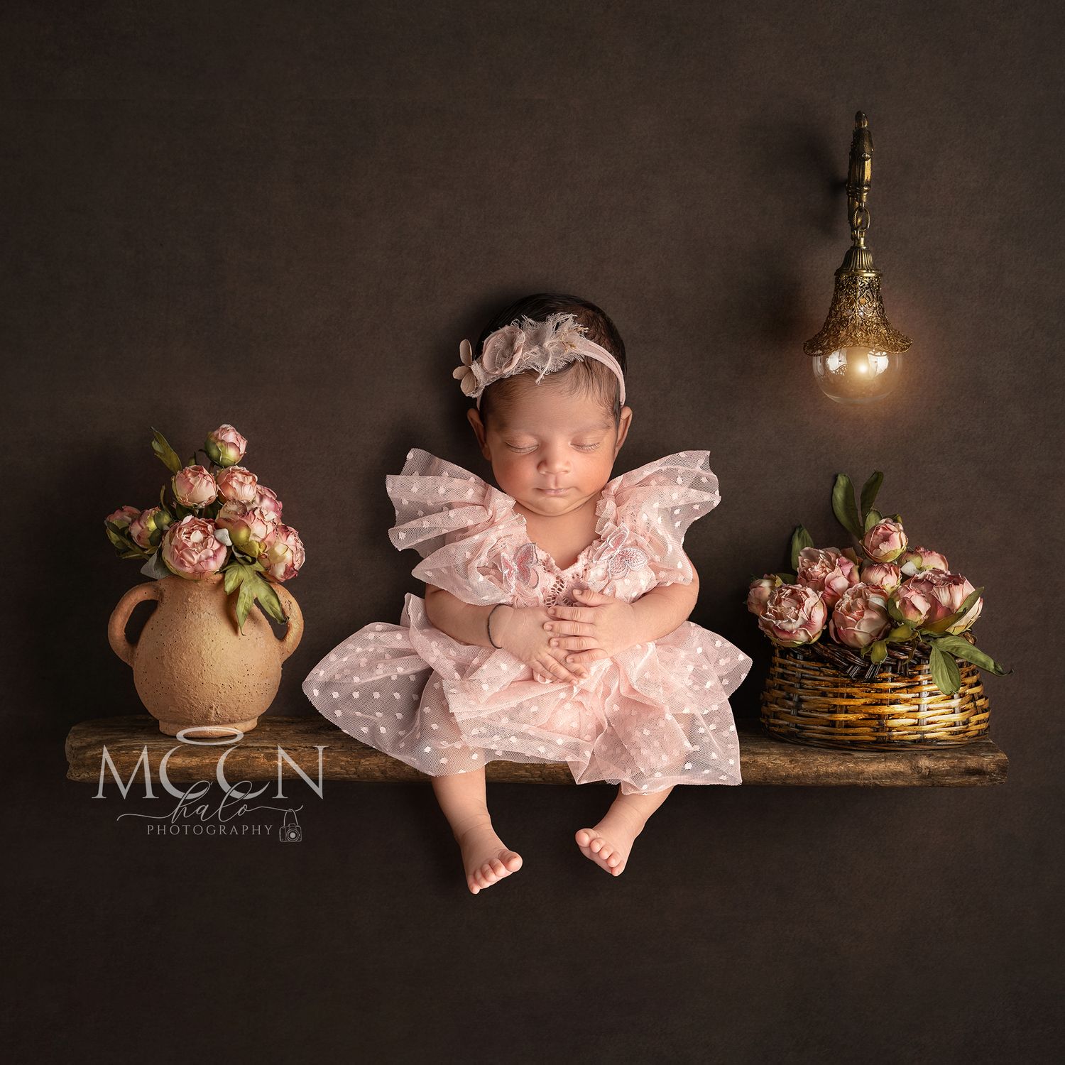 Expert newborn, maternity, family & cake smash photography in Hayes, West London. Studio & home sessions with props, backdrops & accessories