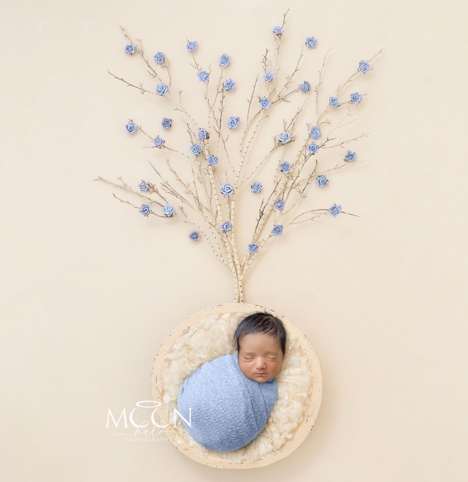 Expert newborn, maternity, family & cake smash photography in Hayes, West London. Studio & home sessions with props, backdrops & accessories
