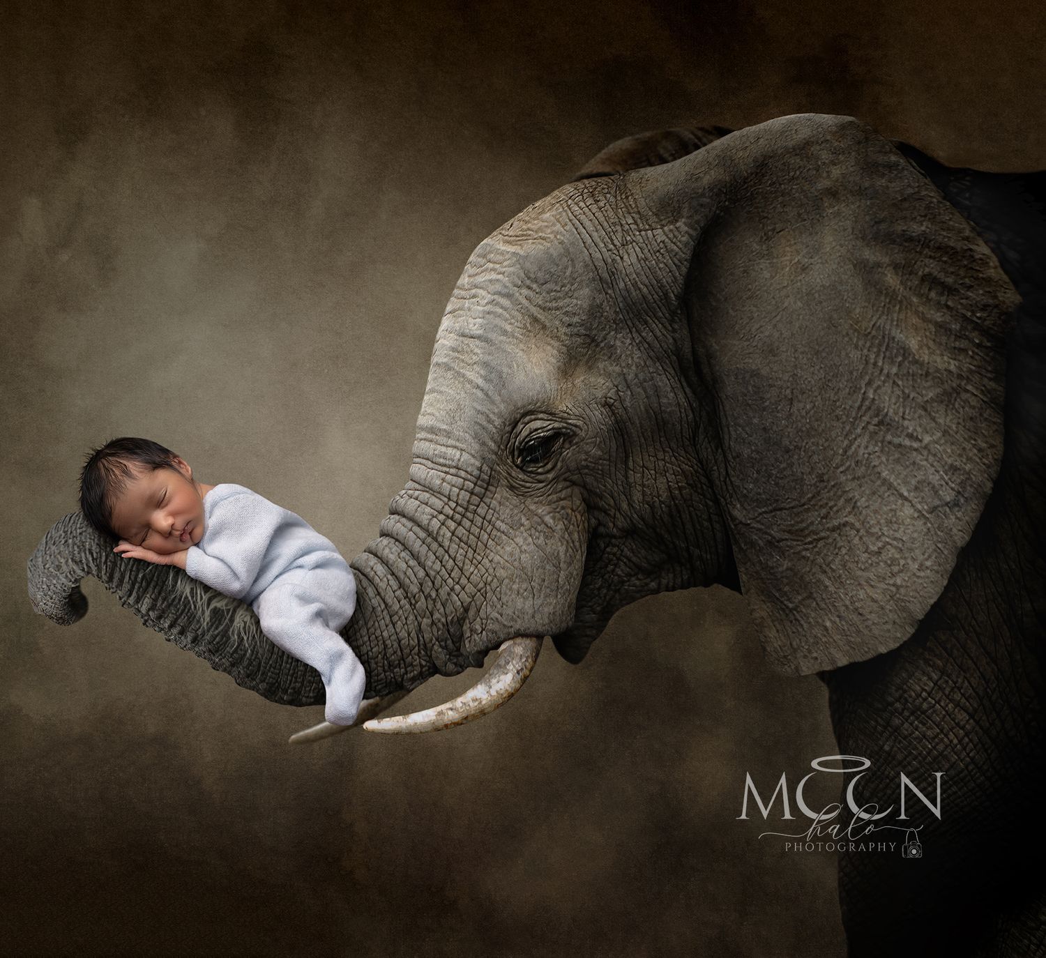 Expert newborn, maternity, family & cake smash photography in Hayes, West London. Studio & home sessions with props, backdrops & accessories