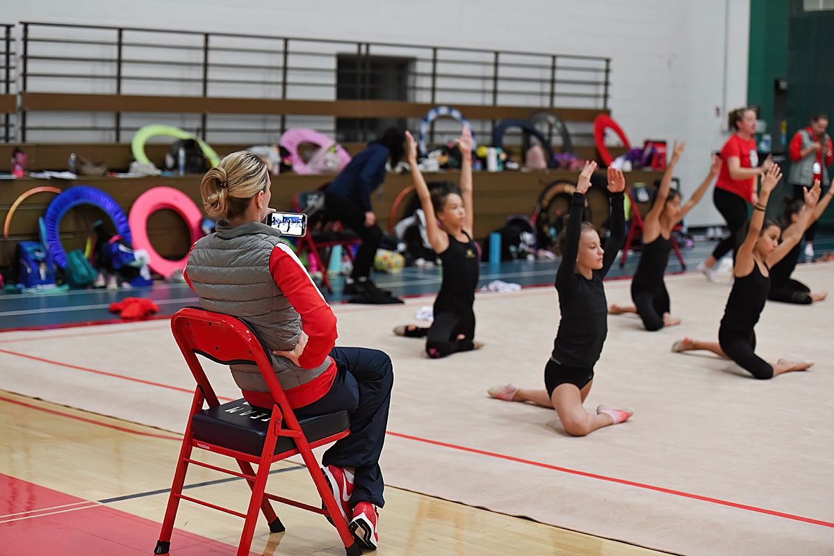 Rhythmic gymnastics coach video taping
