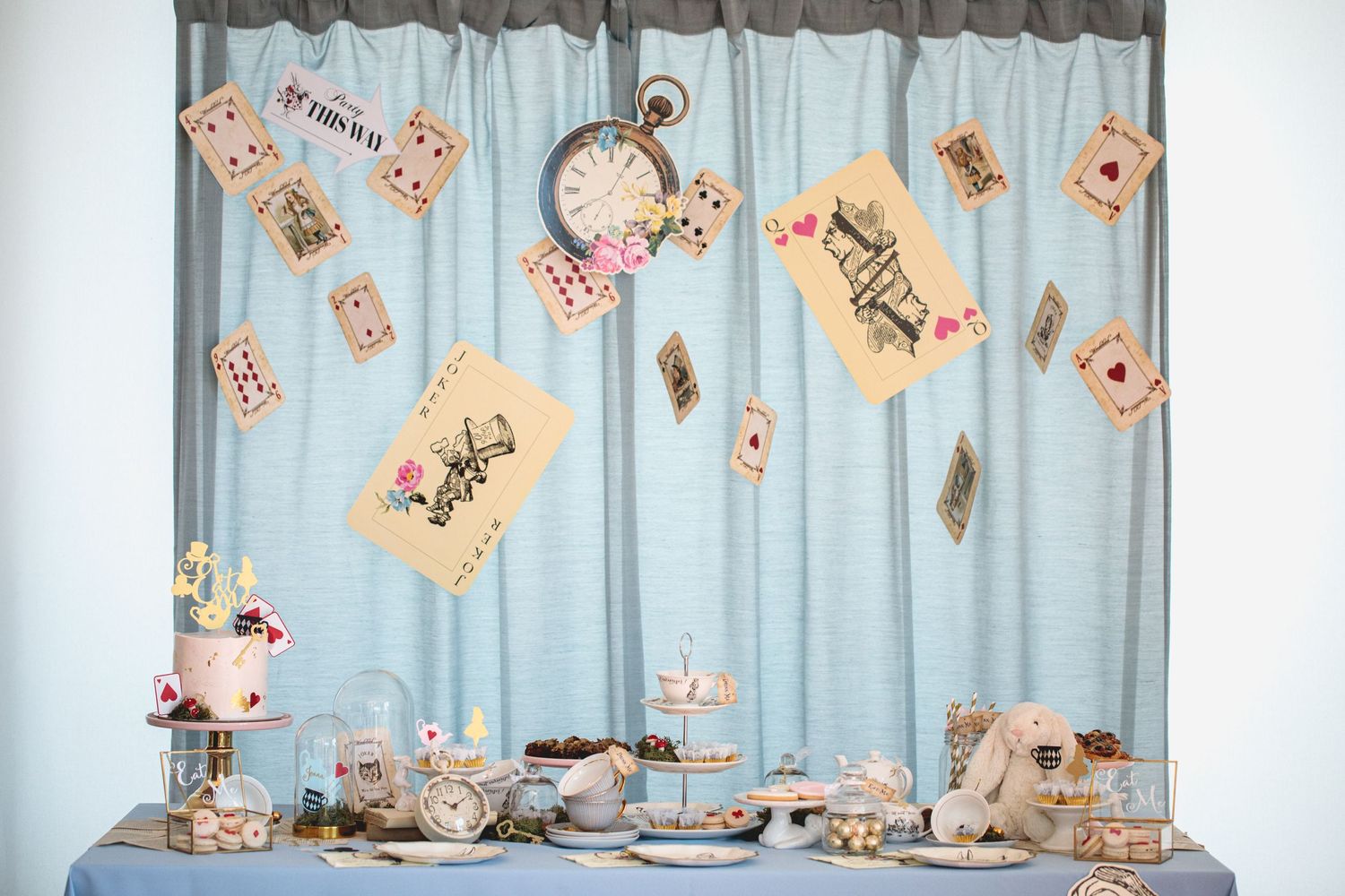 Alice in wonderland birthday coverage in Porto Portugal